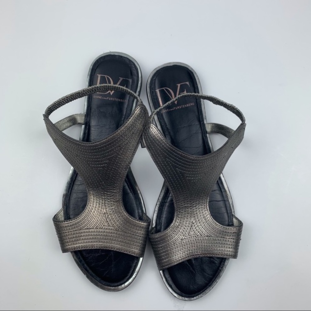 Diane Von Furstenberg womens Karta pewter sandal 7